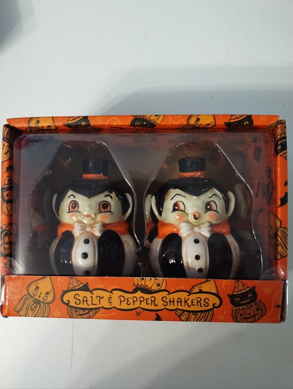 NIB Johanna Parker Transpac Halloween Vampire Salt & Pepper Shaker Set
